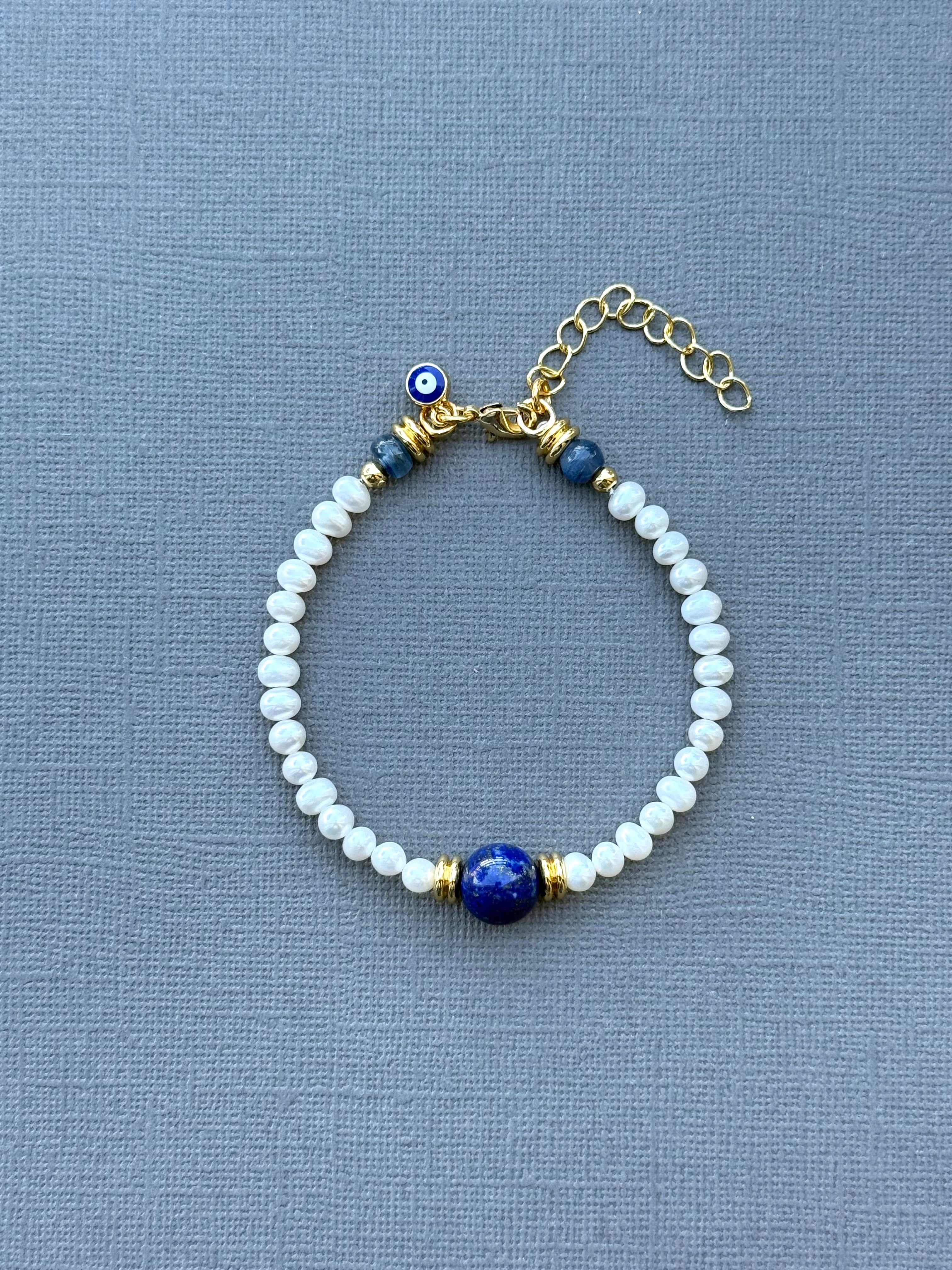 Pearl with Single Lapis Bracelet