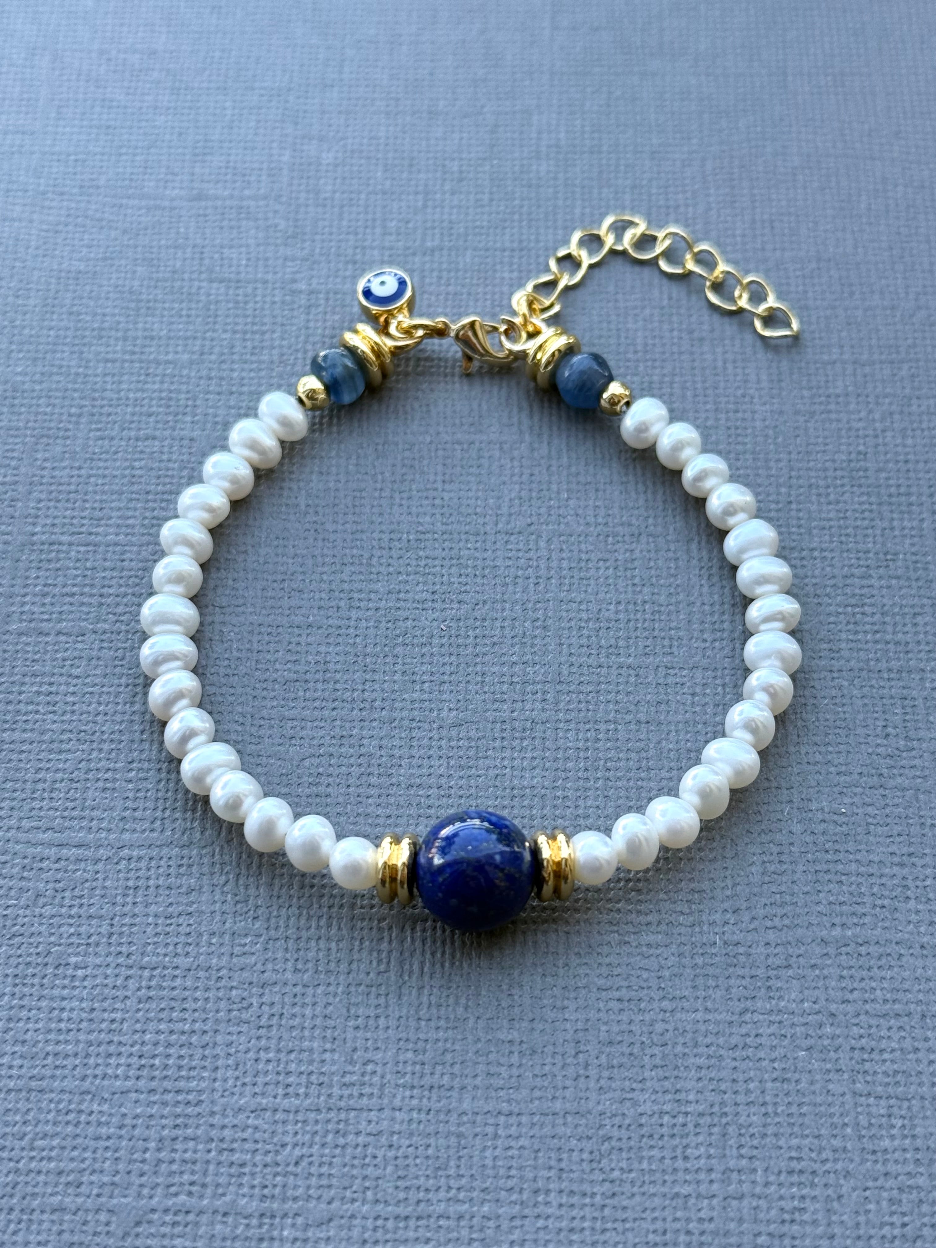 Pearl with Single Lapis Bracelet