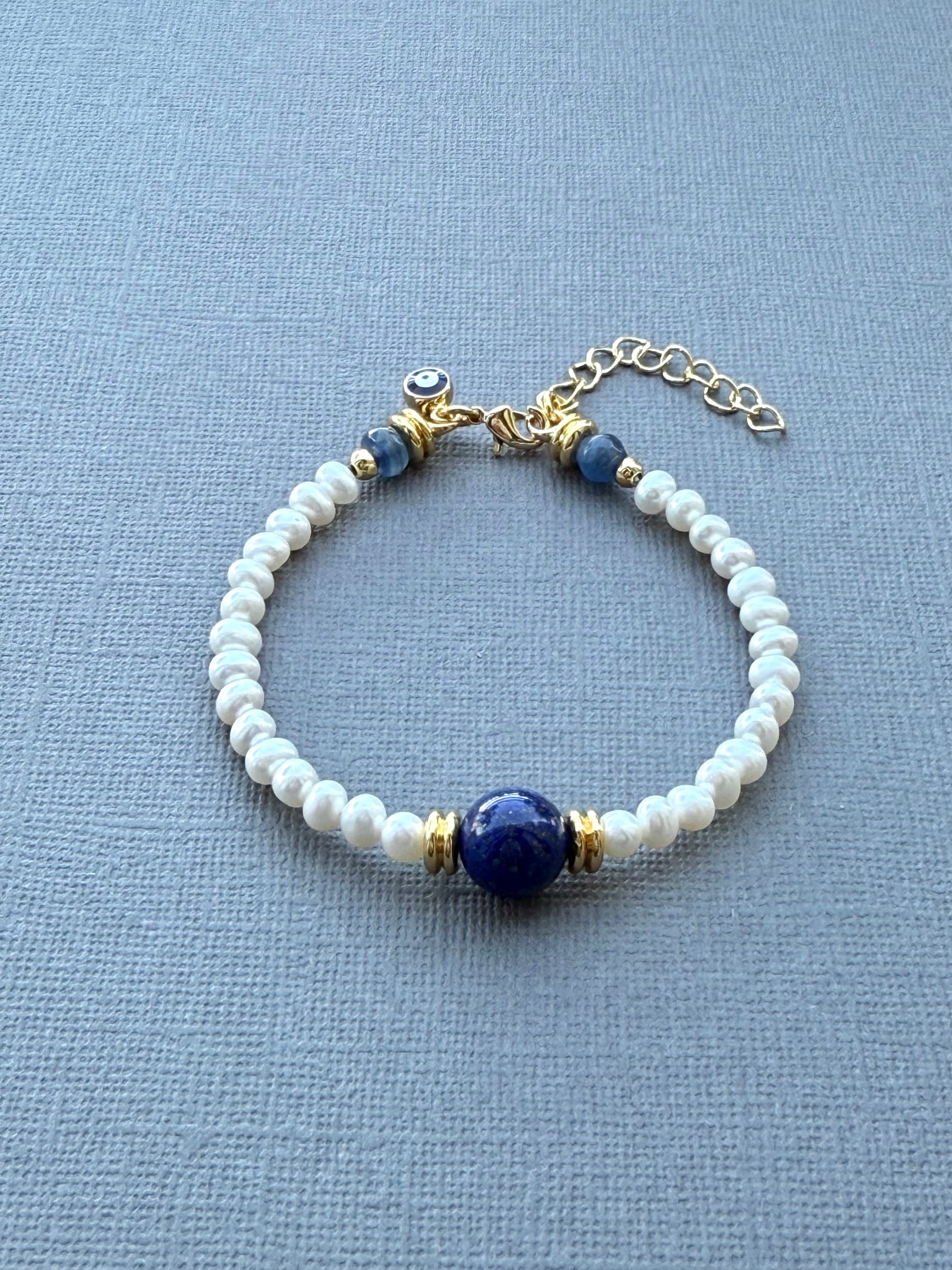 Pearl with Single Lapis Bracelet